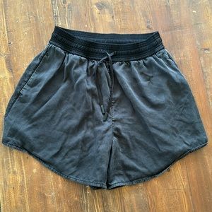 Lululemon high waist black shorts size 8